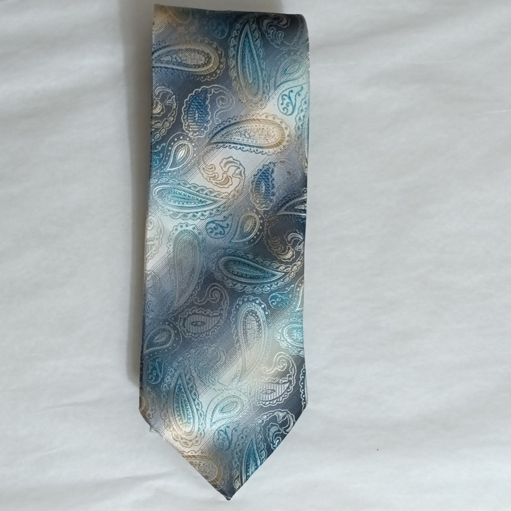 Stacy Adams Signature Gold tie necktie in silver, gold, blue Paisley pattern 60"
